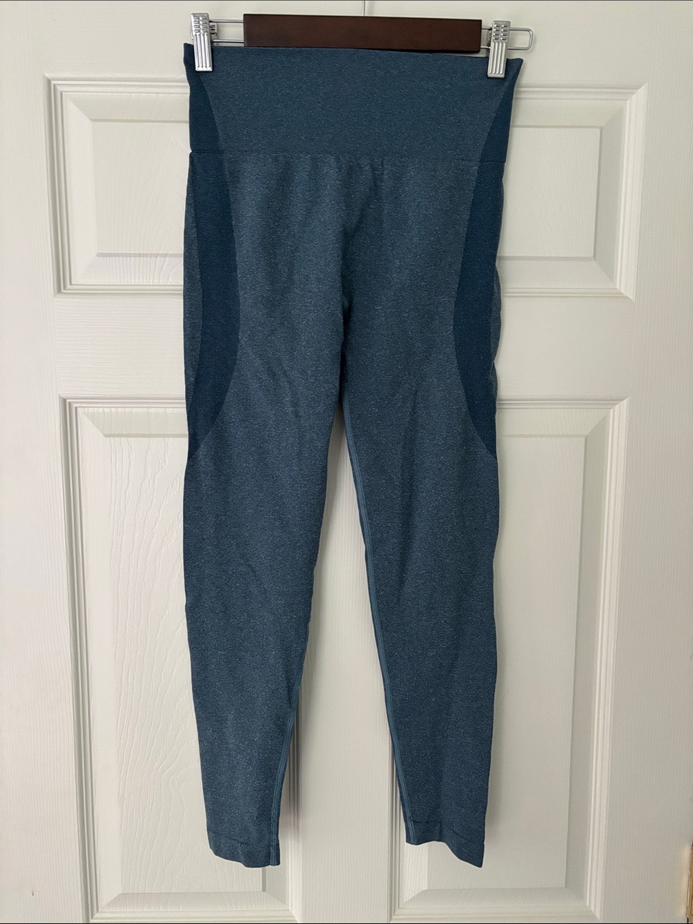 HALARA High-Waist Seam Detail Leggings in Deep Teal. So sexy and flattering!